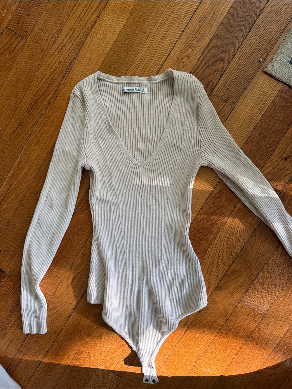 Abercrombie & Fitch Ribbed V-Neck Long Sleeve Bodysuit - Cream